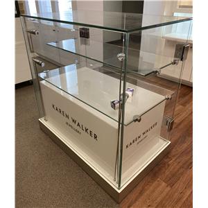 Lot 74

Glass Display Stands - Lights